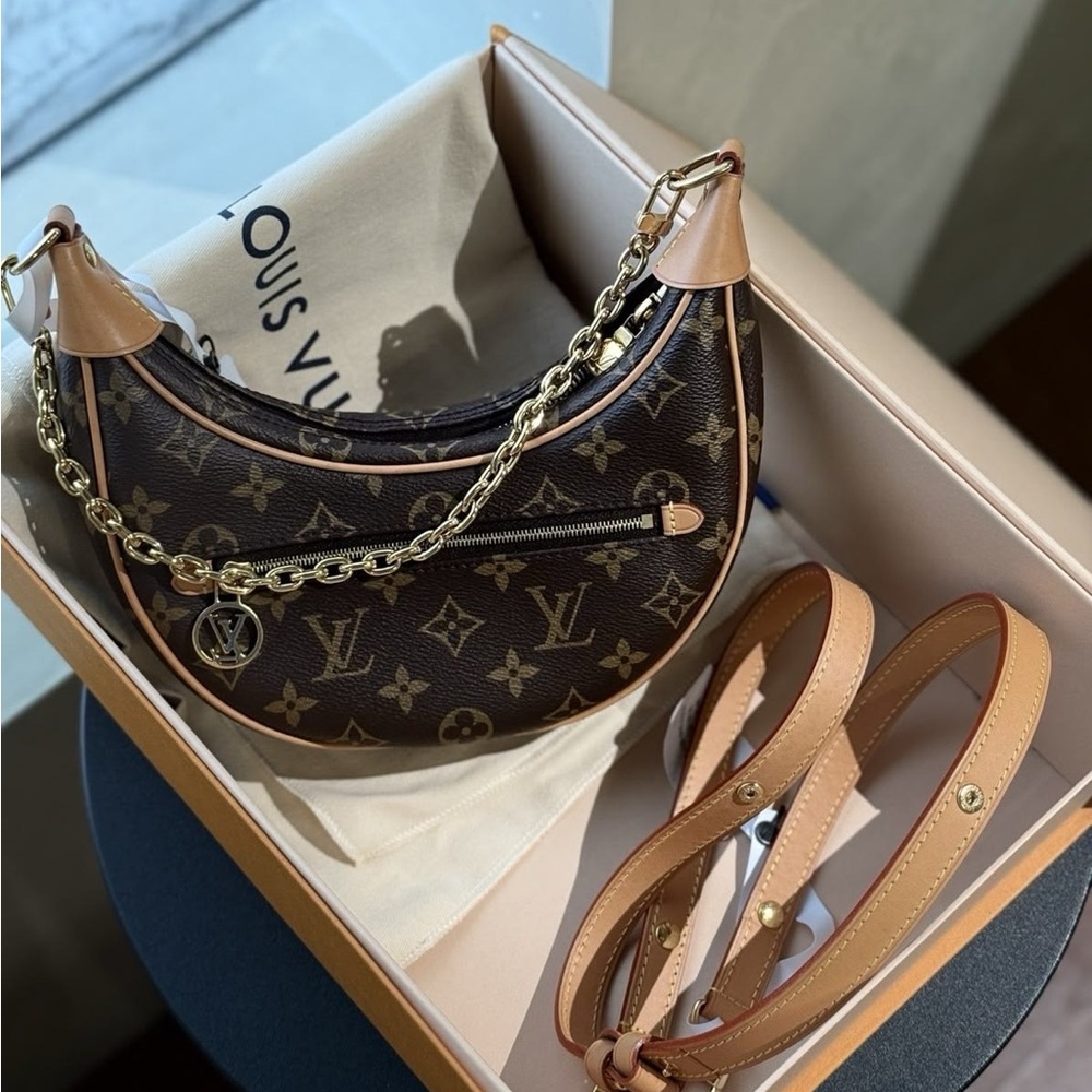 Louis Vuitton Loop Monogram - Picture 2 of 7